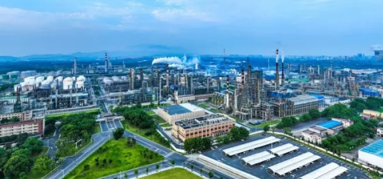 2025年交通标识预制构件行业新标准对水泥标志桩生产的影响